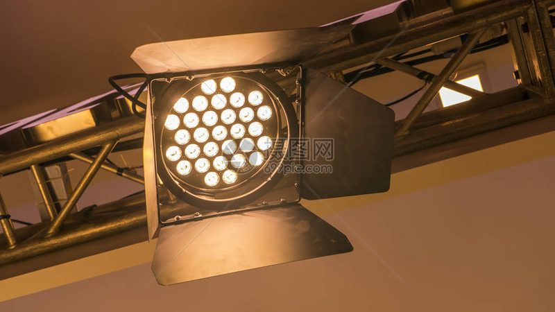 高杆灯换LED，型号匹配为何总出问题